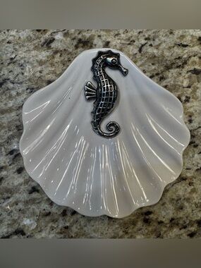 Shell-Shaped Dish w Silver Seahorse Accent